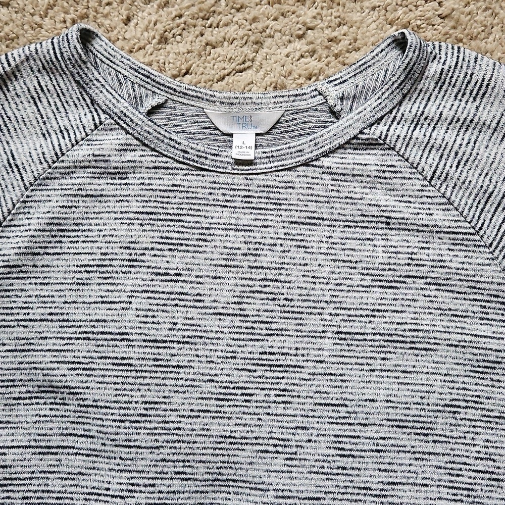 Time and Tru Black and White Knit Top, Size L - Picture 3 of 6